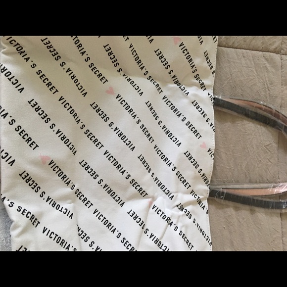 Victoria’s Secret duffle bag - Picture 2 of 4